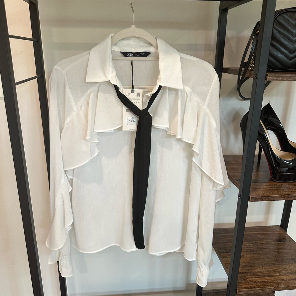 Zara White Ruffled blouse 
Brand New